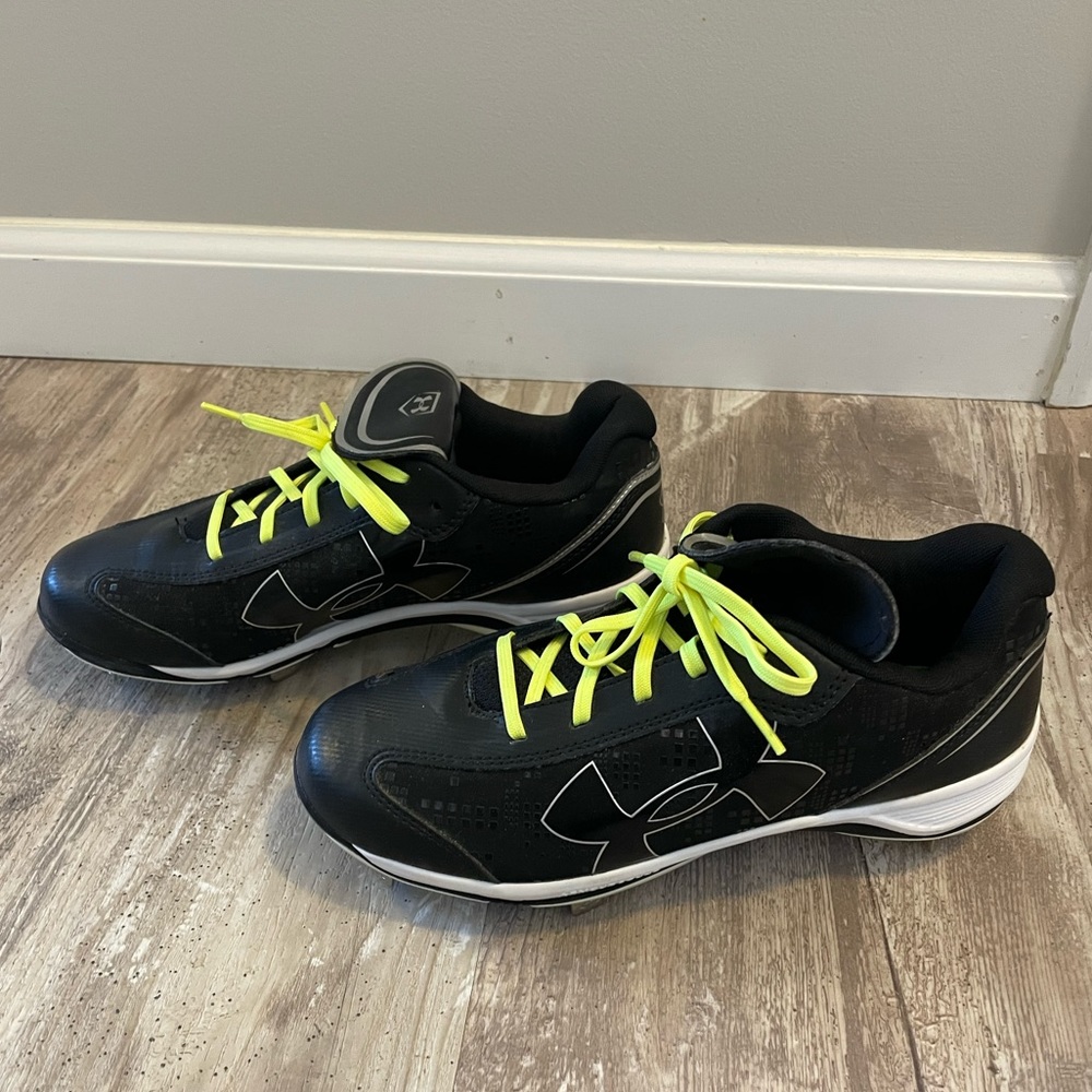 Women’s Size 8.5 Under Armour Softball Cleats